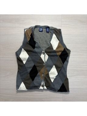 90s vintage prep, dark academia, and cozy streetwear Gap argyle sweater vest